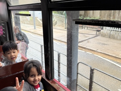 24-25  參觀及乘坐電車